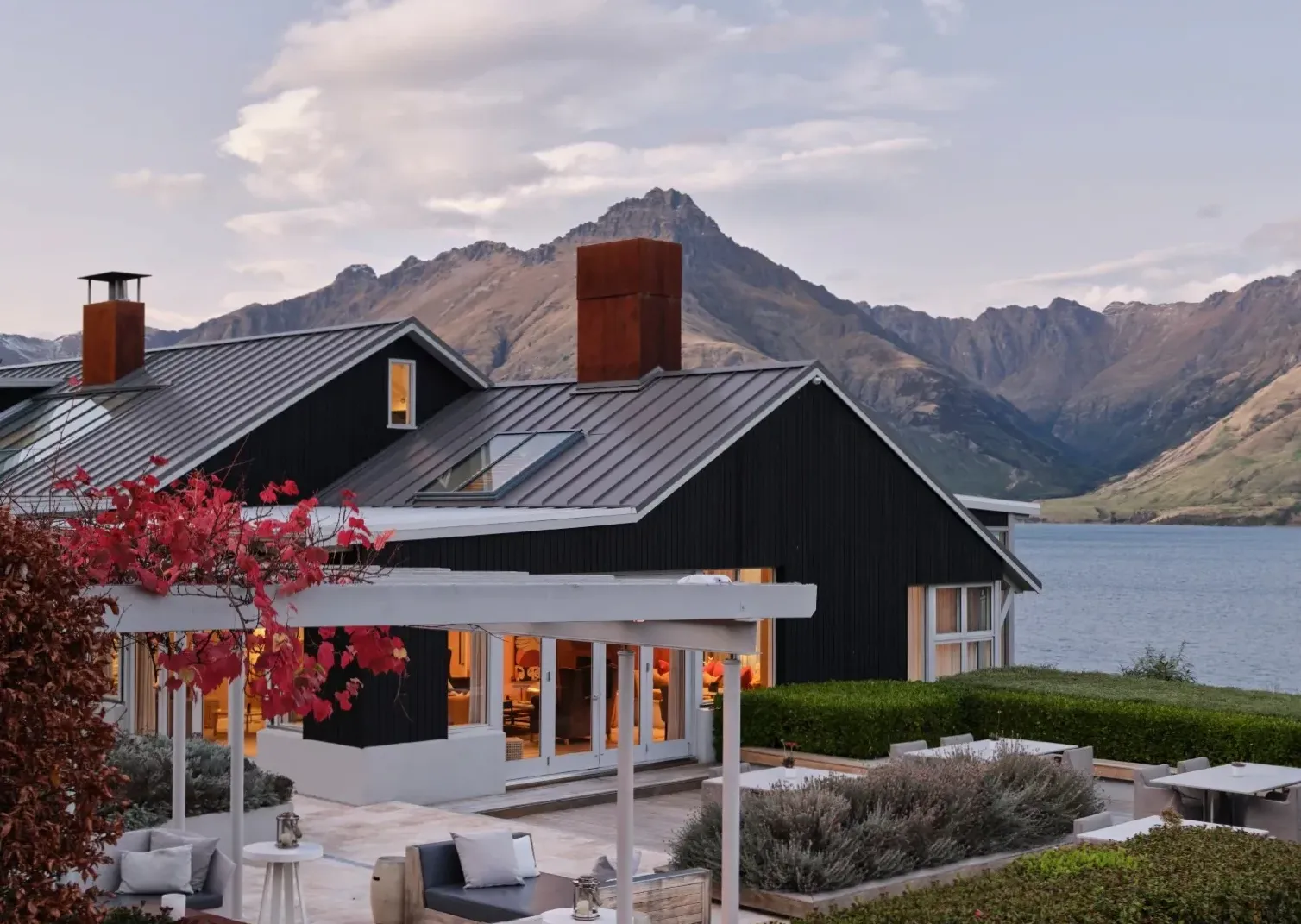 Happymotion hotel lodge on the shore of Lake Wakatipu with mountains behind
